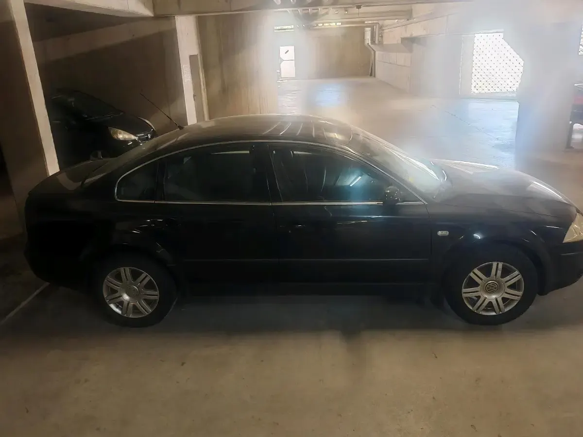 Gebraucht VW Passat 131 PS (96 kW) 2003 Schwarz Limousine