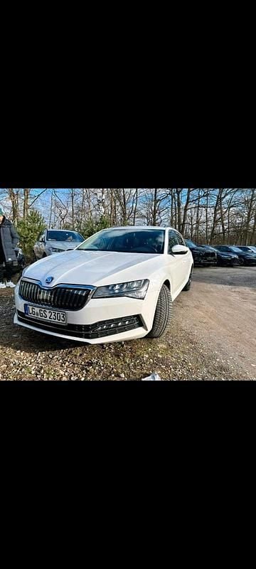Weiß Gebraucht 2020 Skoda Superb Kombi | 19.850 € (Superpreis) - Bild 1/4