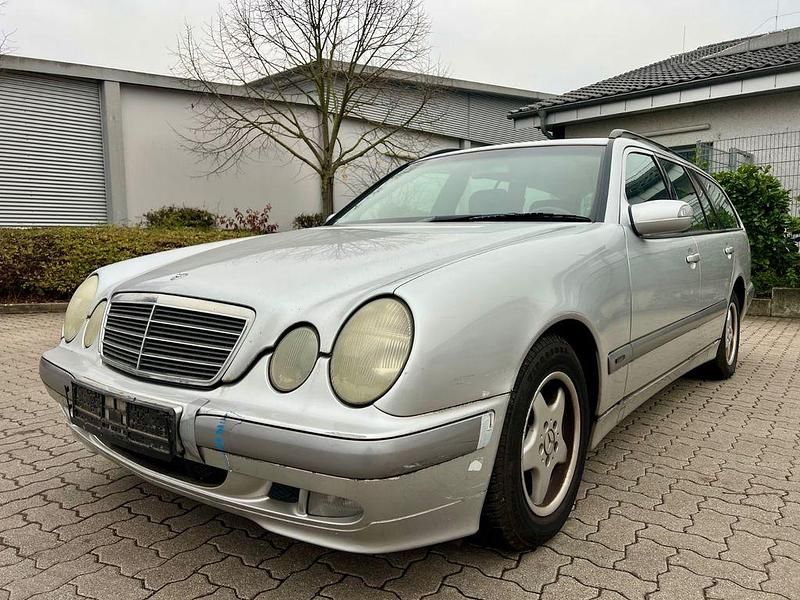 Gebraucht Mercedes E240 170 PS (125 kW) 2000 Silber Kombi