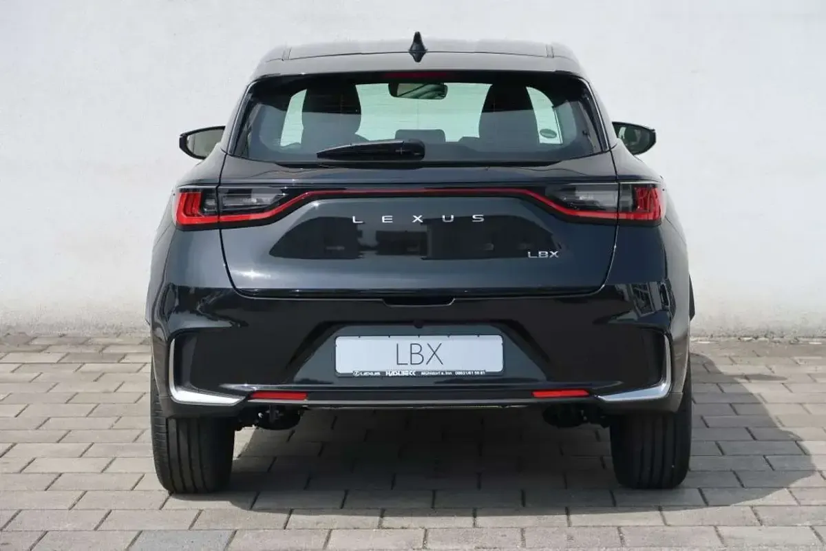 Gebraucht Lexus LBX 136 PS (100 kW) 2025 Mysticschwarz SUV