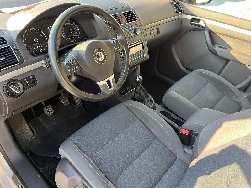 Gebraucht VW Touran Style 140 PS (102 kW) 2012 Silber Van / Kleinbus