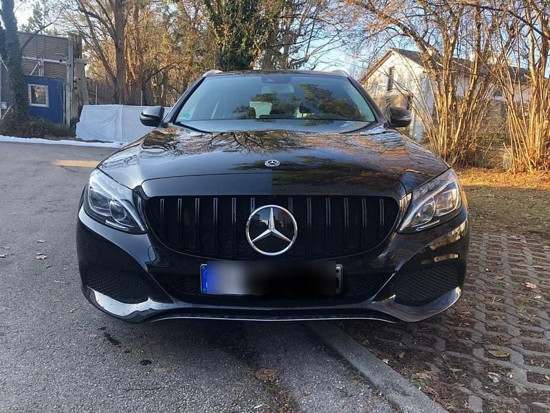 Schwarz Gebraucht 2017 Mercedes C250 Kombi | 19.800 € (Fairer Preis) - Bild 1/4