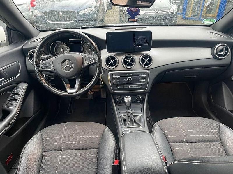 Gebraucht Mercedes CLA180 Shooting Brake AMG 122 PS (89 kW) 2015 Weiß Kombi