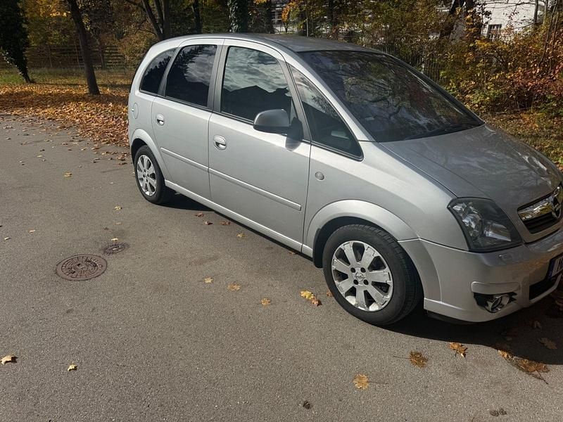 Silber Gebraucht 2008 Opel Meriva Innovation Van / Kleinbus | 4.990 € (Teuer) - Bild 1/4