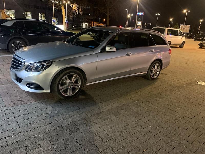Gebraucht Mercedes E220 170 PS (125 kW) 2015 Silber Kombi