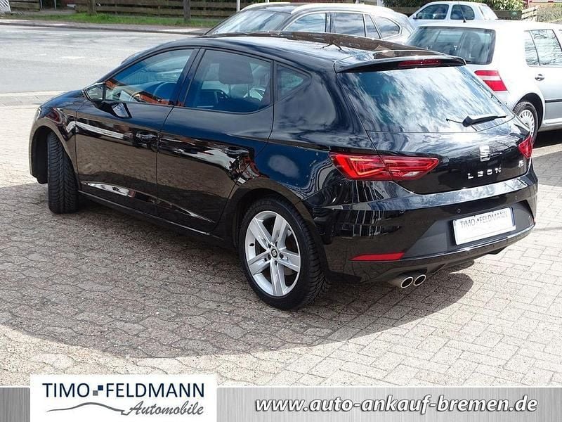 Używany Seat Leon FR 131 KM (96 kW) 2020 Czarny Sedan/Limuzyna