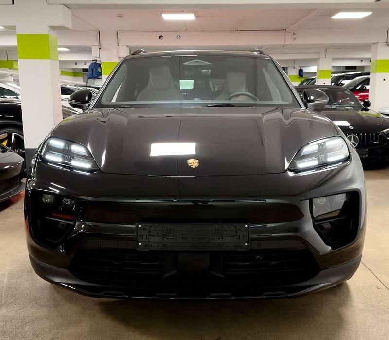 Neu Porsche Macan 300 kW (408 PS) 2026 Tiefschwarz metallic SUV