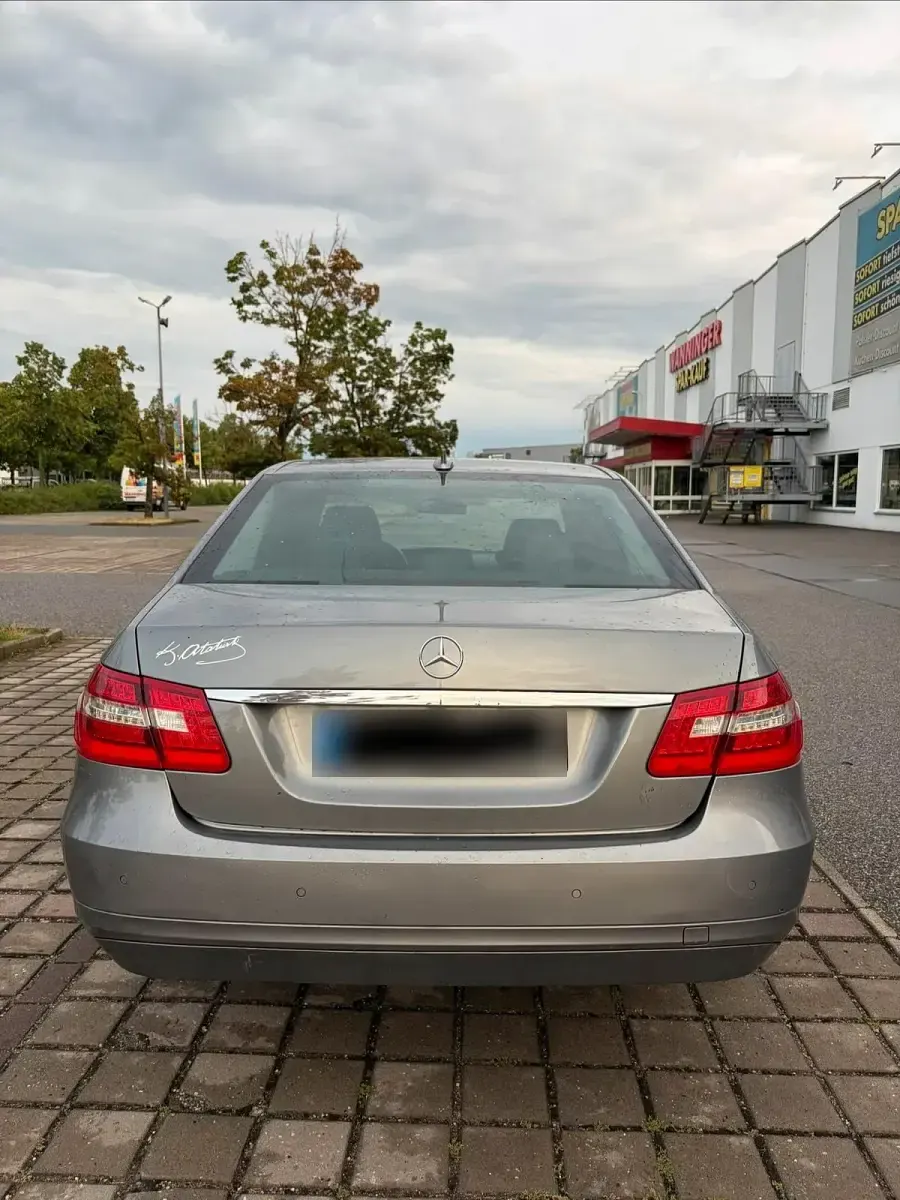 Gebraucht Mercedes E220 170 PS (125 kW) 2009 Silber Limousine
