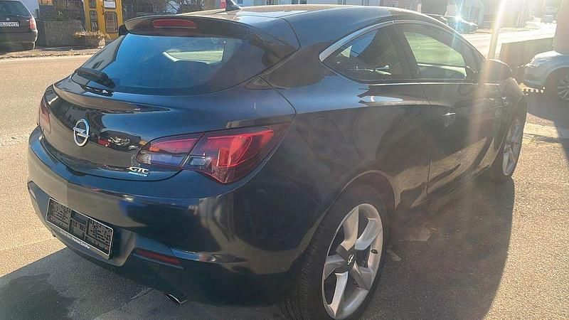 Gebraucht Opel Astra GTC 200 PS (147 kW) 2014 Schwarz Limousine