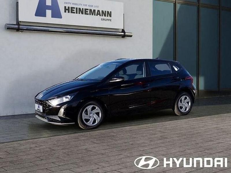 Phantom black mineraleffekt Gebraucht 2024 Hyundai i20 Select Limousine | 19.290 € (Fairer Preis) - Bild 1/4