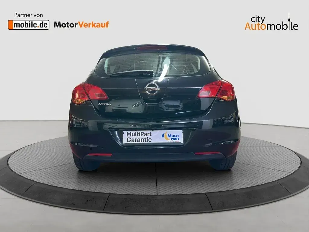 Gebraucht Opel Astra Edition 116 PS (85 kW) 2010 Saphirschwarz/black sapphire Limousine