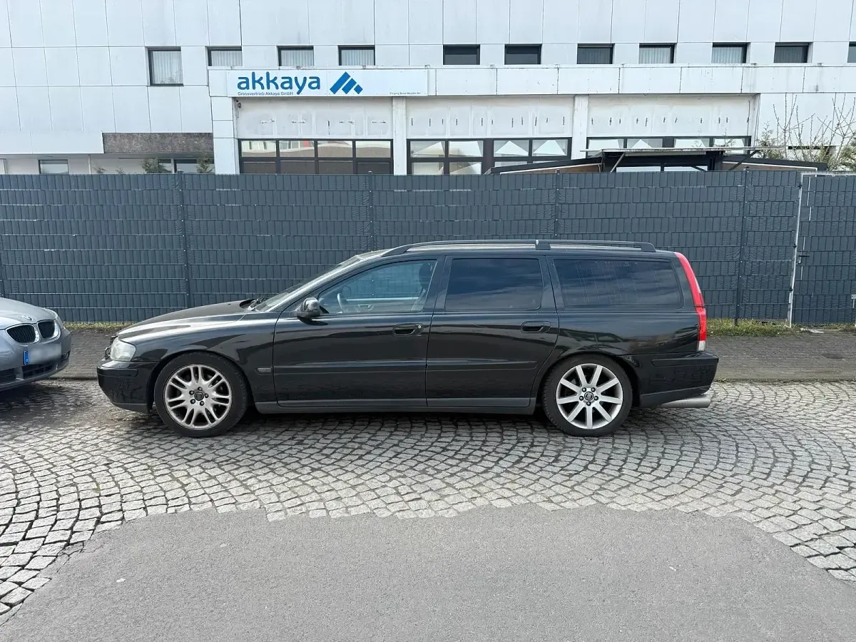 Używany Volvo V70 200 KM (147 kW) 2003 Czarny Kombi