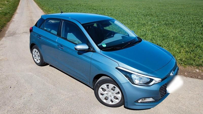 Gebraucht Hyundai i20 GO! 75 PS (55 kW) 2017 Blau Kleinwagen