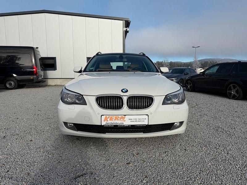 Gebraucht BMW 525 Sport Line 197 PS (144 kW) 2009 Weiß Limousine