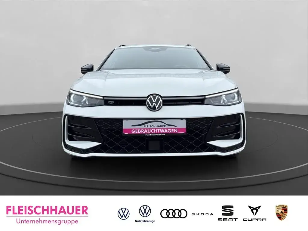 Gebraucht VW Passat R-line 150 PS (110 kW) 2024 Weiss Kombi