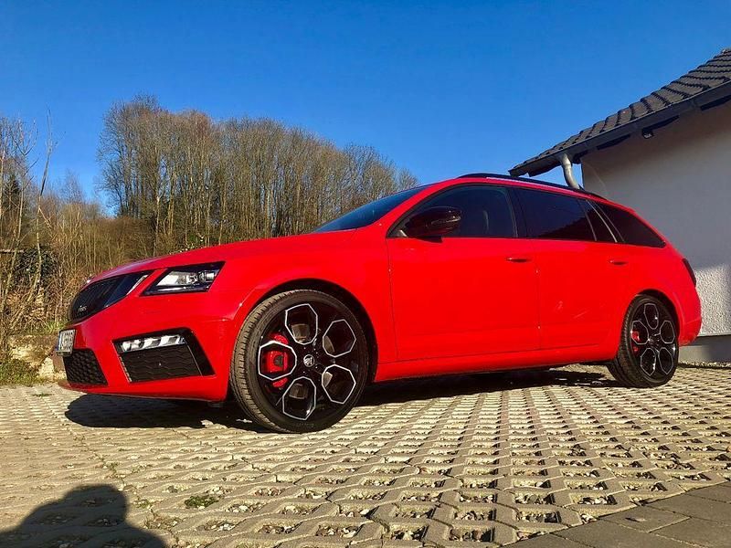Rot Gebraucht 2017 Skoda Octavia RS Kombi | 21.499 € (Teuer) - Bild 1/3