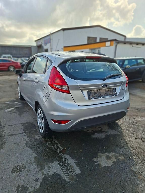 Gebraucht Ford Fiesta Trend 82 PS (60 kW) 2012 Silber Kleinwagen