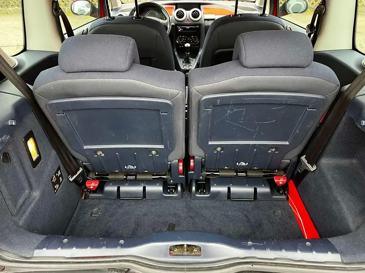 Gebraucht Peugeot 1007 73 PS (53 kW) 2007 Rot Van / Kleinbus