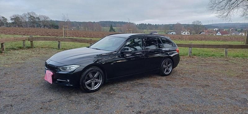 Gebraucht BMW 330 Sport Line 258 PS (189 kW) 2013 Schwarz Kombi