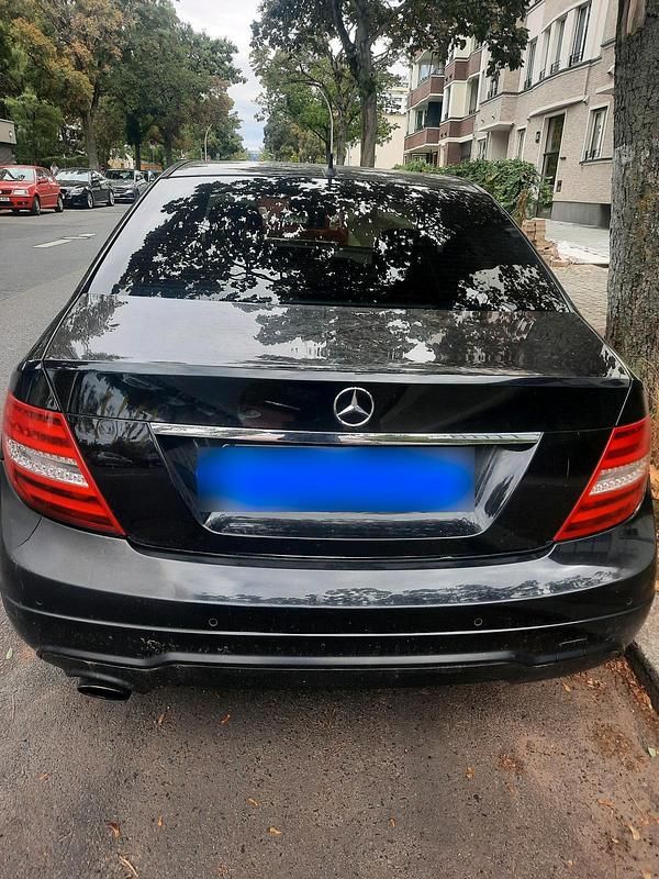 Gebraucht Mercedes C250 2011 Schwarz Limousine