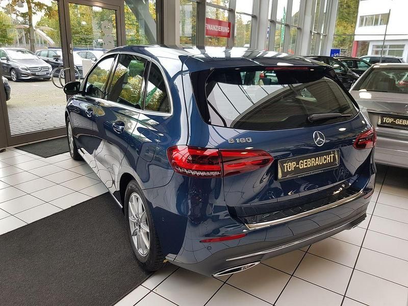 Gebraucht Mercedes B180 Progressive 136 PS (100 kW) 2019 Blau Van / Kleinbus