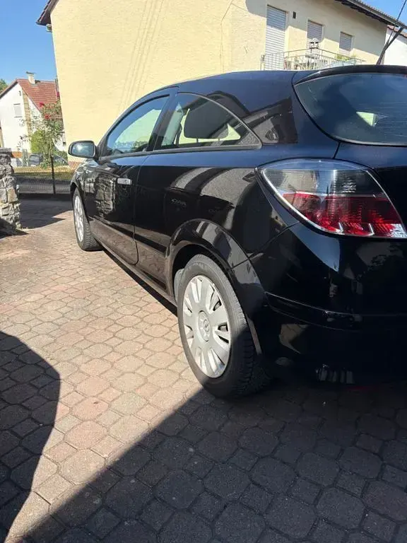 Gebraucht Opel Astra GTC Innovation 90 PS (66 kW) 2009 Schwarz Limousine