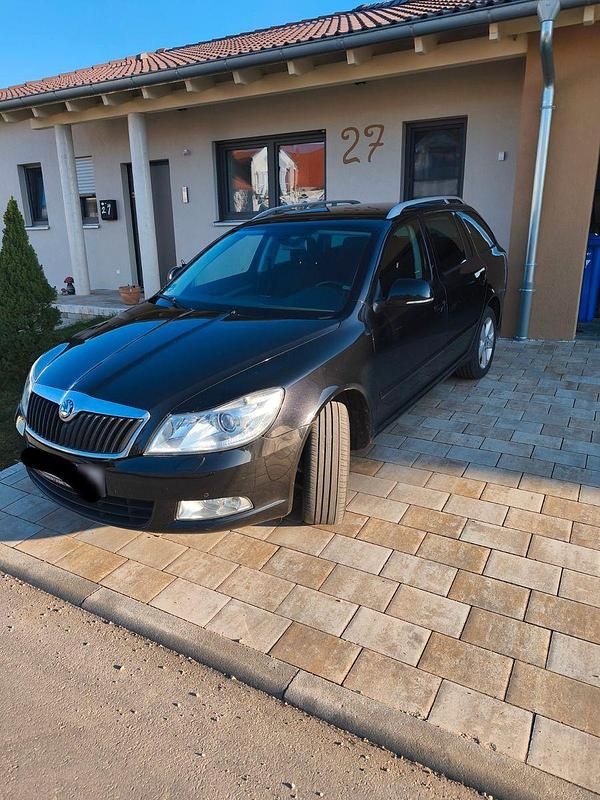 Gebraucht Skoda Octavia Elegance 105 PS (77 kW) 2013 Schwarz Kombi