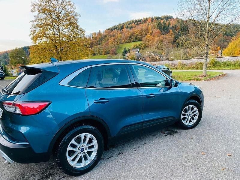 Gebraucht Ford Kuga Titanium 190 PS (139 kW) 2020 Blau SUV