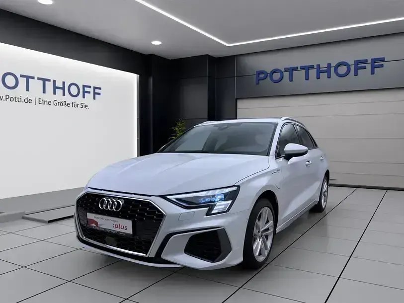 Gebraucht Audi A3 Sportback e-tron S-Line 204 PS (150 kW) 2024 Gletscherweiß metallic Kleinwagen