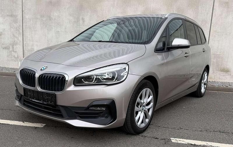 Gebraucht BMW 218 150 PS (110 kW) 2021 Kaschmirsilber Van / Kleinbus