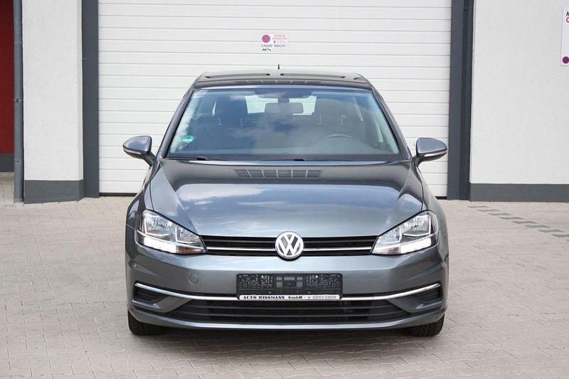 Grau Gebraucht 2018 VW Golf Edition Limousine | 16.999 € (Etwas zu teuer) - Bild 1/4