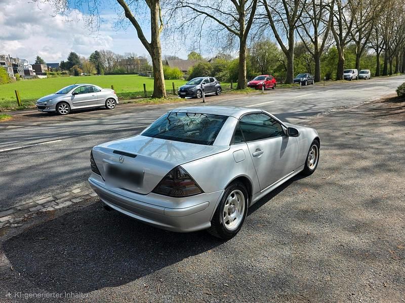 Gebraucht Mercedes SLK230 197 PS (144 kW) 2003 Silber Cabrio