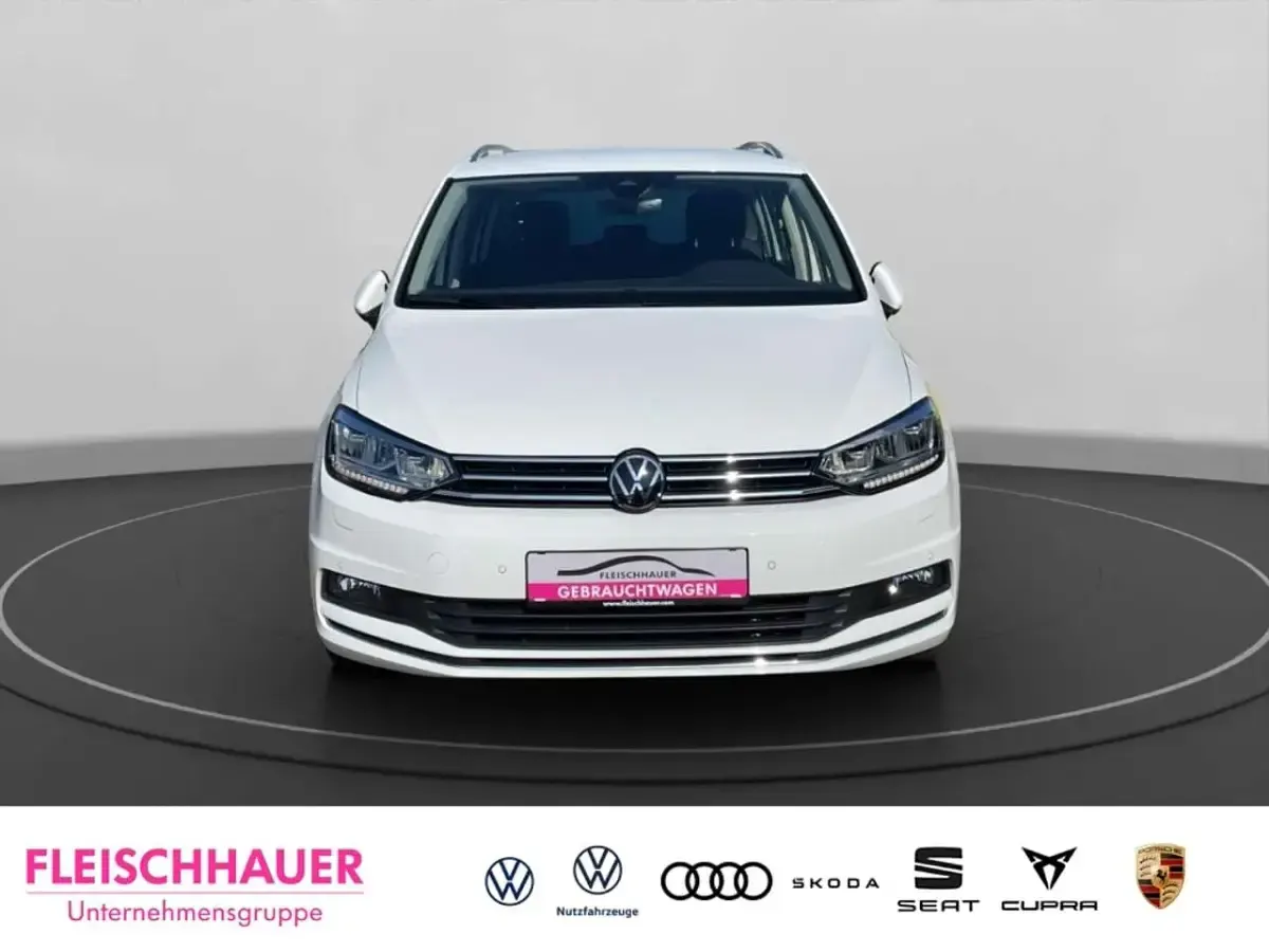 Gebraucht VW Touran Highline 150 PS (110 kW) 2023 Weiss Van / Kleinbus