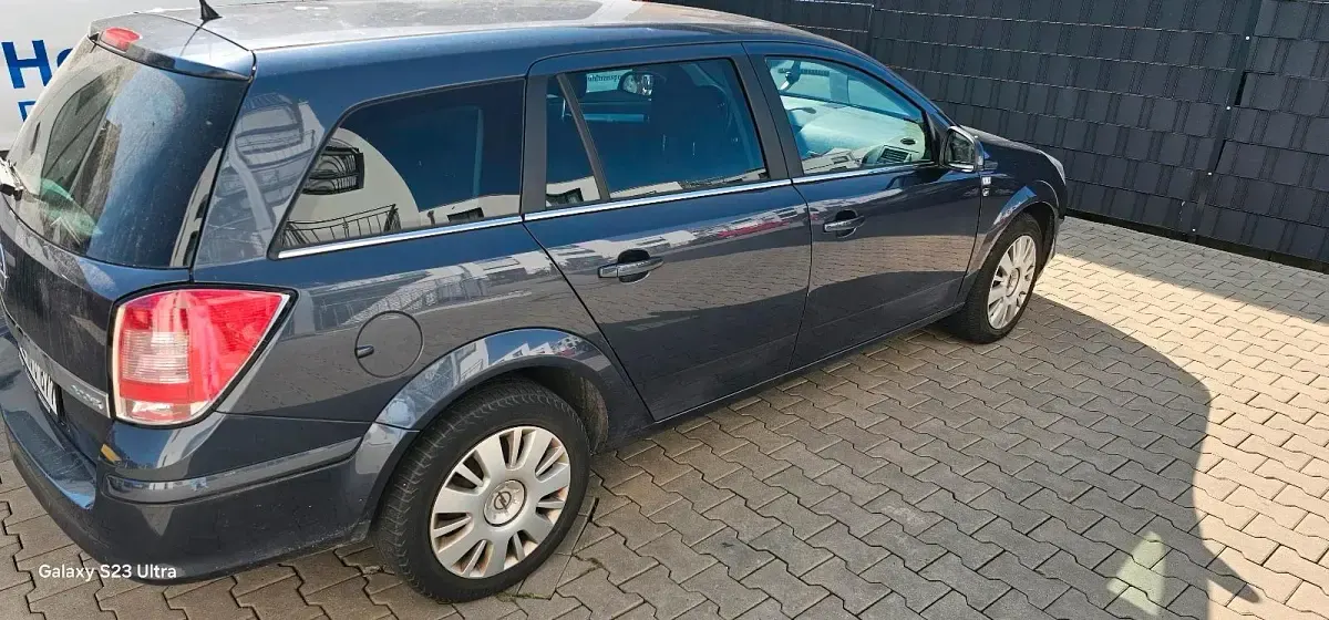Gebraucht Opel Astra 90 PS (66 kW) 2010 Blau Kombi