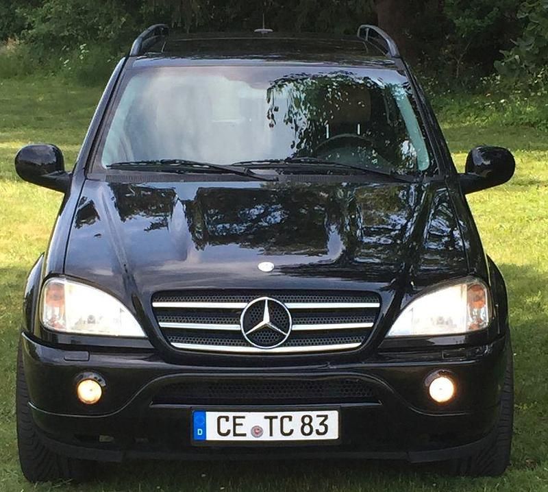 Schwarz Gebraucht 2000 Mercedes ML55 AMG AMG SUV | 4.999 € (Fairer Preis) - Bild 1/4