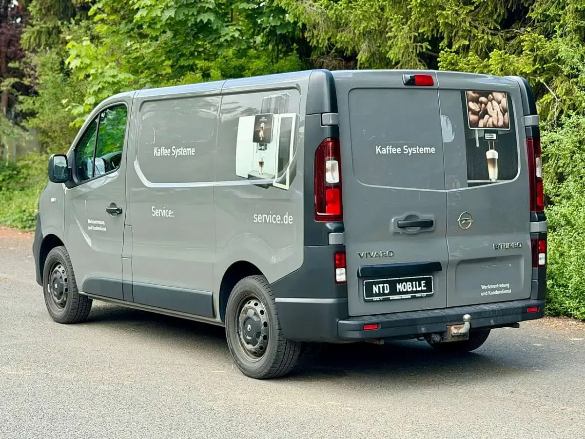 Używany Opel Vivaro S 125 KM (91 kW) 2017 Szary Minivan