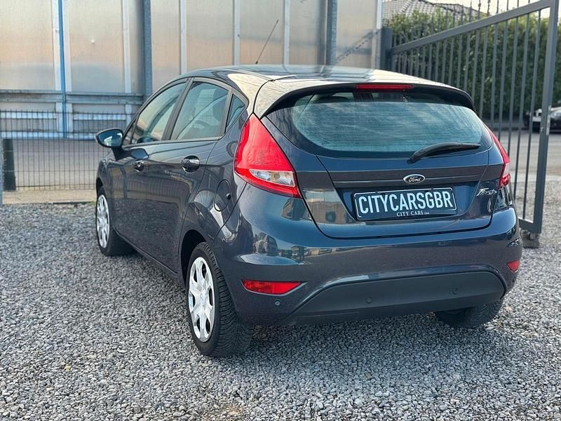 Gebraucht Ford Fiesta Champions Edition 82 PS (60 kW) 2012 Grau Kleinwagen