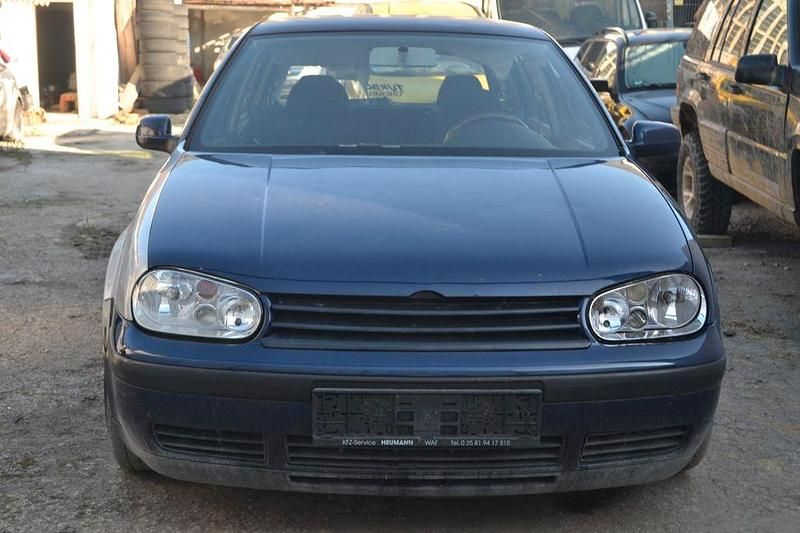 Gebraucht VW Golf IV Trendline 131 PS (96 kW) 2000 Blau Limousine