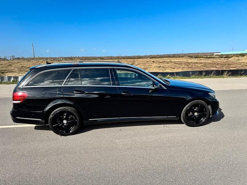 Gebraucht Mercedes E220 170 PS (125 kW) 2014 Schwarz Kombi
