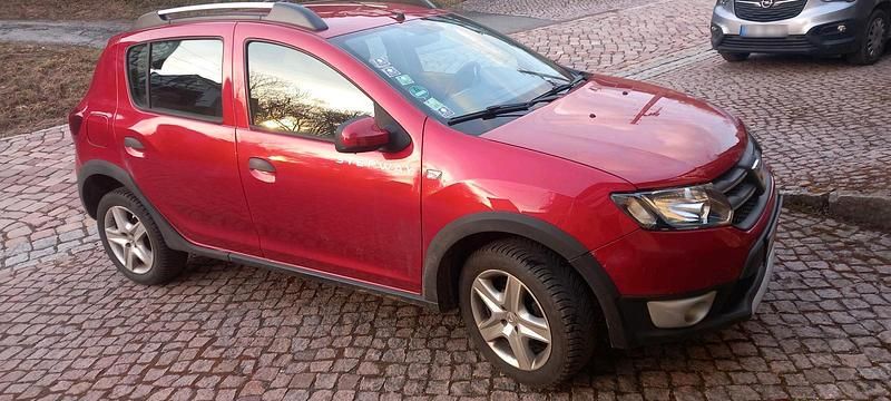 Gebraucht Dacia Sandero 90 PS (66 kW) 2016 Rot Kleinwagen