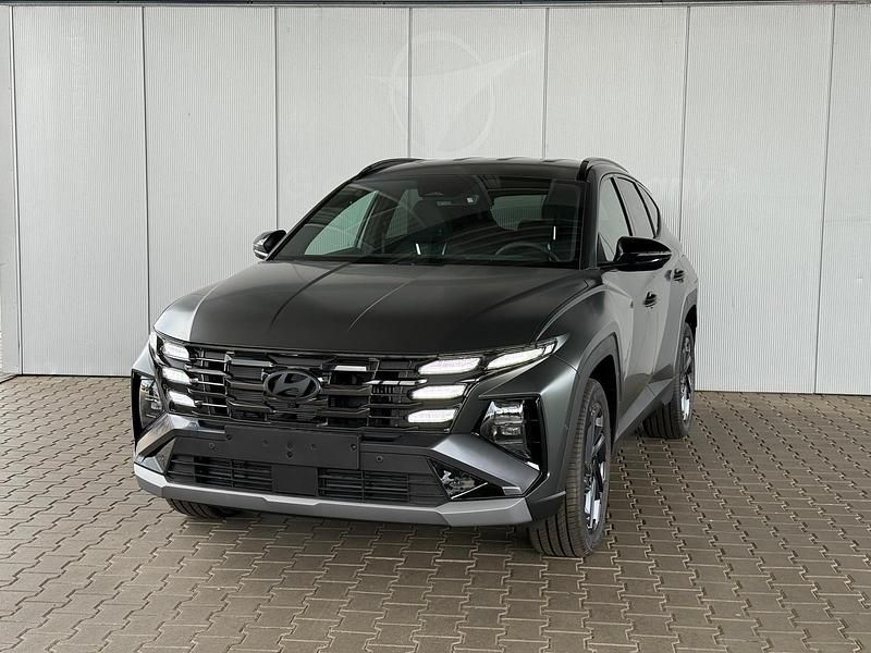 Pine green matt Neu 2025 Hyundai Tucson Edition SUV | 40.690 € (Teuer) - Bild 1/4