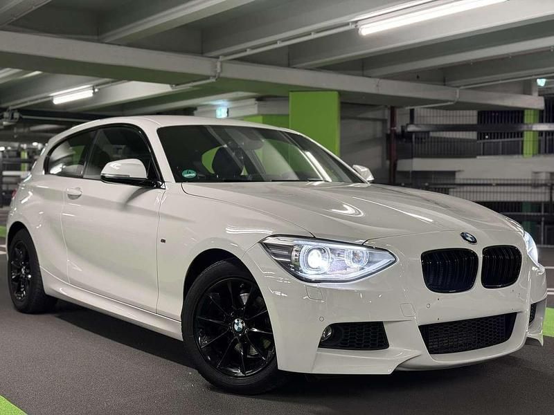 Weiß Gebraucht 2015 BMW 116 M Sport Kleinwagen | 9.949 € - Bild 1/4