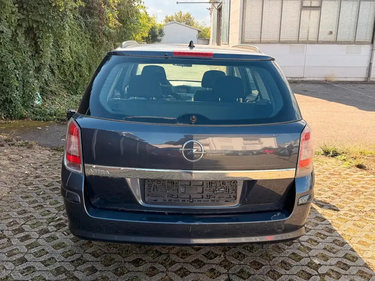 Gebraucht Opel Astra 105 PS (77 kW) 2008 Andere farben Kombi