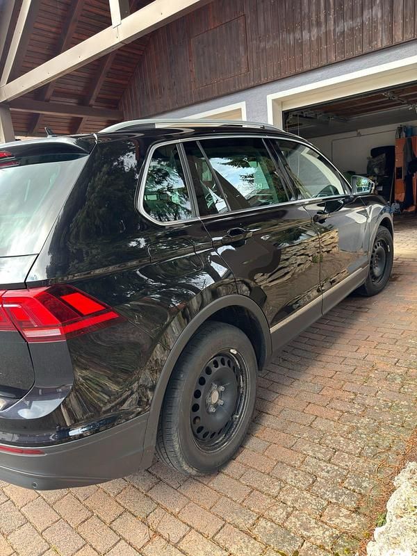 Gebraucht VW Tiguan 150 PS (110 kW) 2019 Schwarz SUV