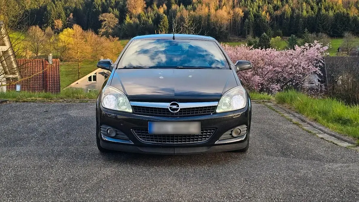 Gebraucht Opel Astra 150 PS (110 kW) 2007 Schwarz Cabrio