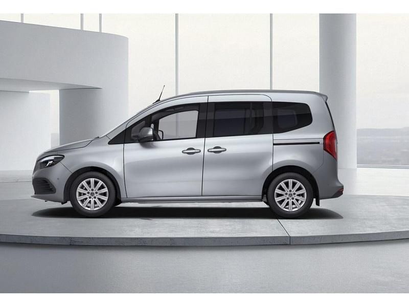 Gebraucht Mercedes T180 Progressive 131 PS (96 kW) 2025 Helvinsilber metallic Van / Kleinbus