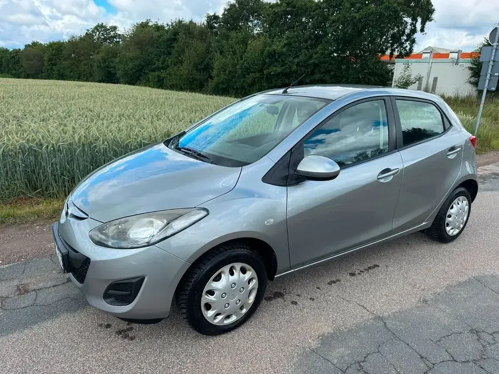 Gebraucht Mazda 2 95 PS (69 kW) 2012 Silber Kleinwagen