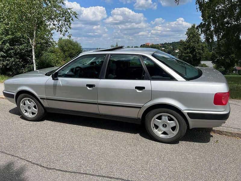 Gebraucht Audi 80 90 PS (66 kW) 1994 Silber Limousine