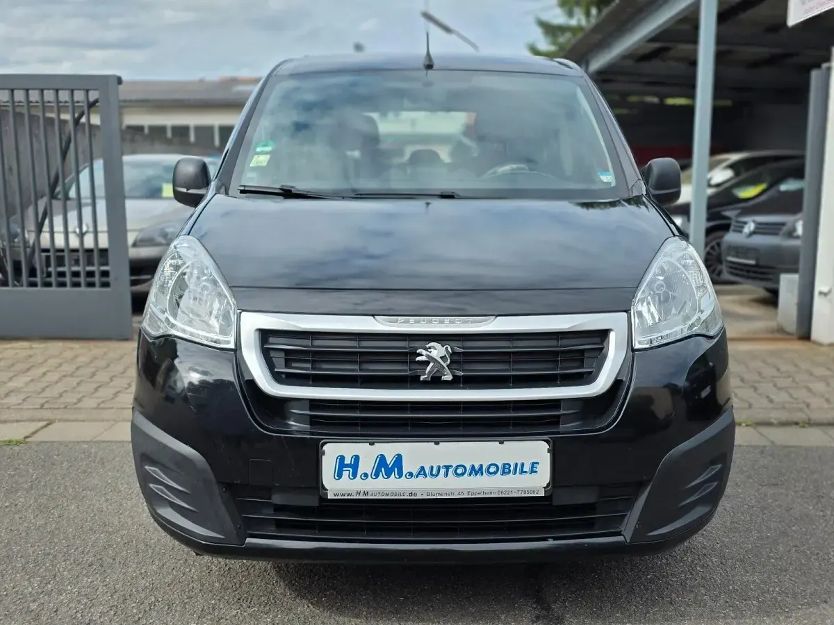 Gebraucht Peugeot TePee Active 99 PS (72 kW) 2017 Schwarz Van / Kleinbus