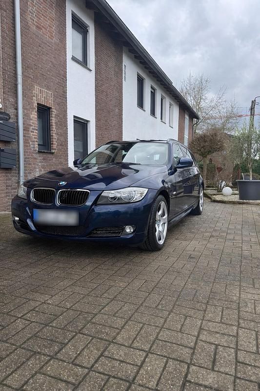 Gebraucht BMW 318 143 PS (105 kW) 2012 Blau Kombi